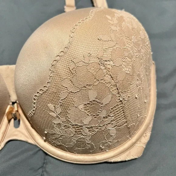 Victoria's Secret Lace Bra in Beige34DDD - Picture 2 of 6